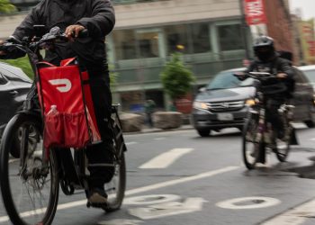 Stocks making the biggest moves midday: DASH, HOOD, AVGO, SNDK