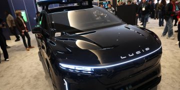 Stocks making the biggest moves midday: LCID, APP, WDC, IVZ