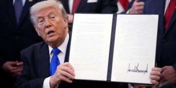 Trump signs executive order expanding retirement account access