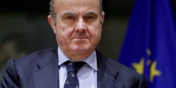 ECB’s de Guindos: ECB has to keep cool head, be cautious on rates